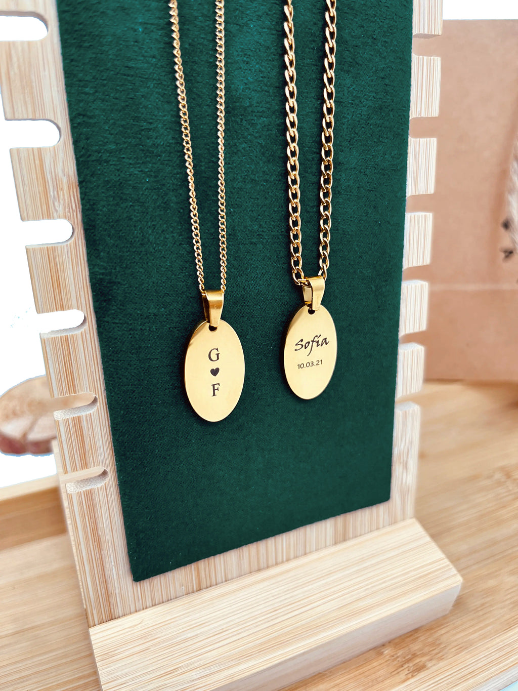 Collar ovalado